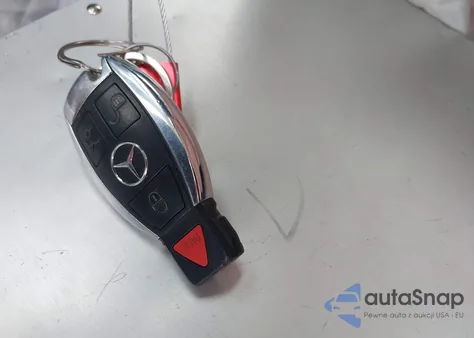 2013 Mercedes-Benz C 350 Sport z USA, uszkodzony, nr VIN WDDGF5HB4DA834763